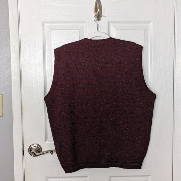 Men's Burgundy Knit Vest - Picture 6 of 7